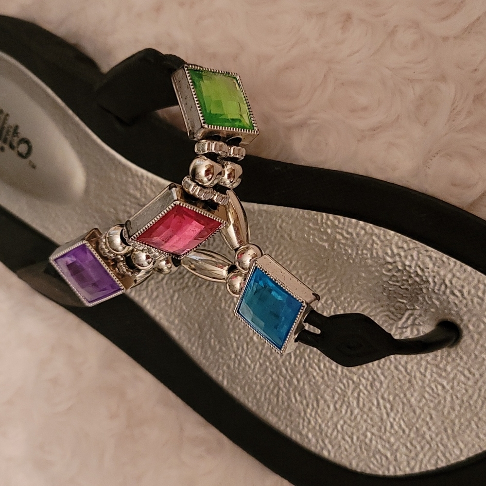 Size 8 Billito jeweled flip flops - Picture 4 of 6